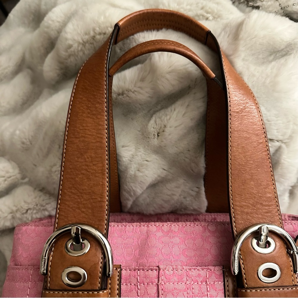 RaRE Vintage Coach Soho Bag in Pink Signature Canvas & Tan Leather | F10927 - Picture 6 of 17